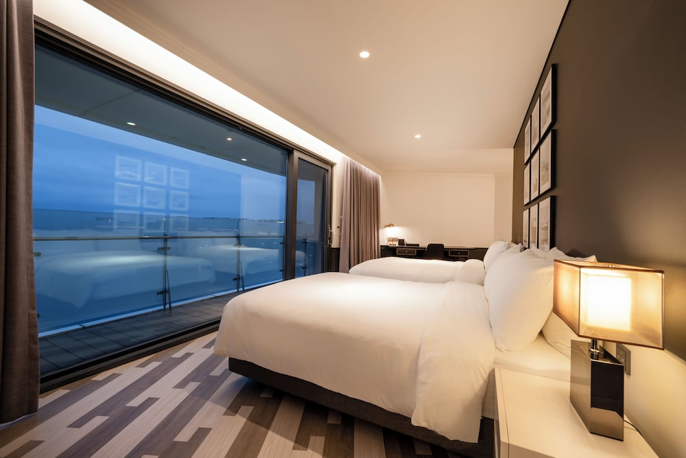 Marina, Suite, Quadruple, 2 Double Beds, Pool Access