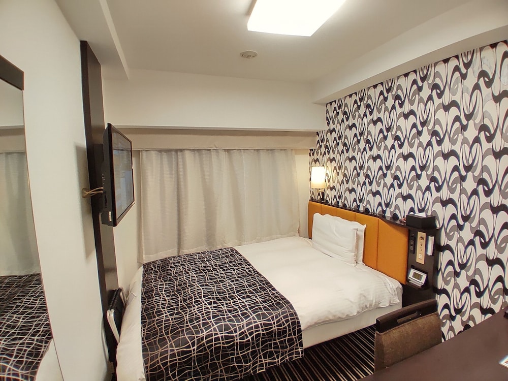 ROOM, SINGLE