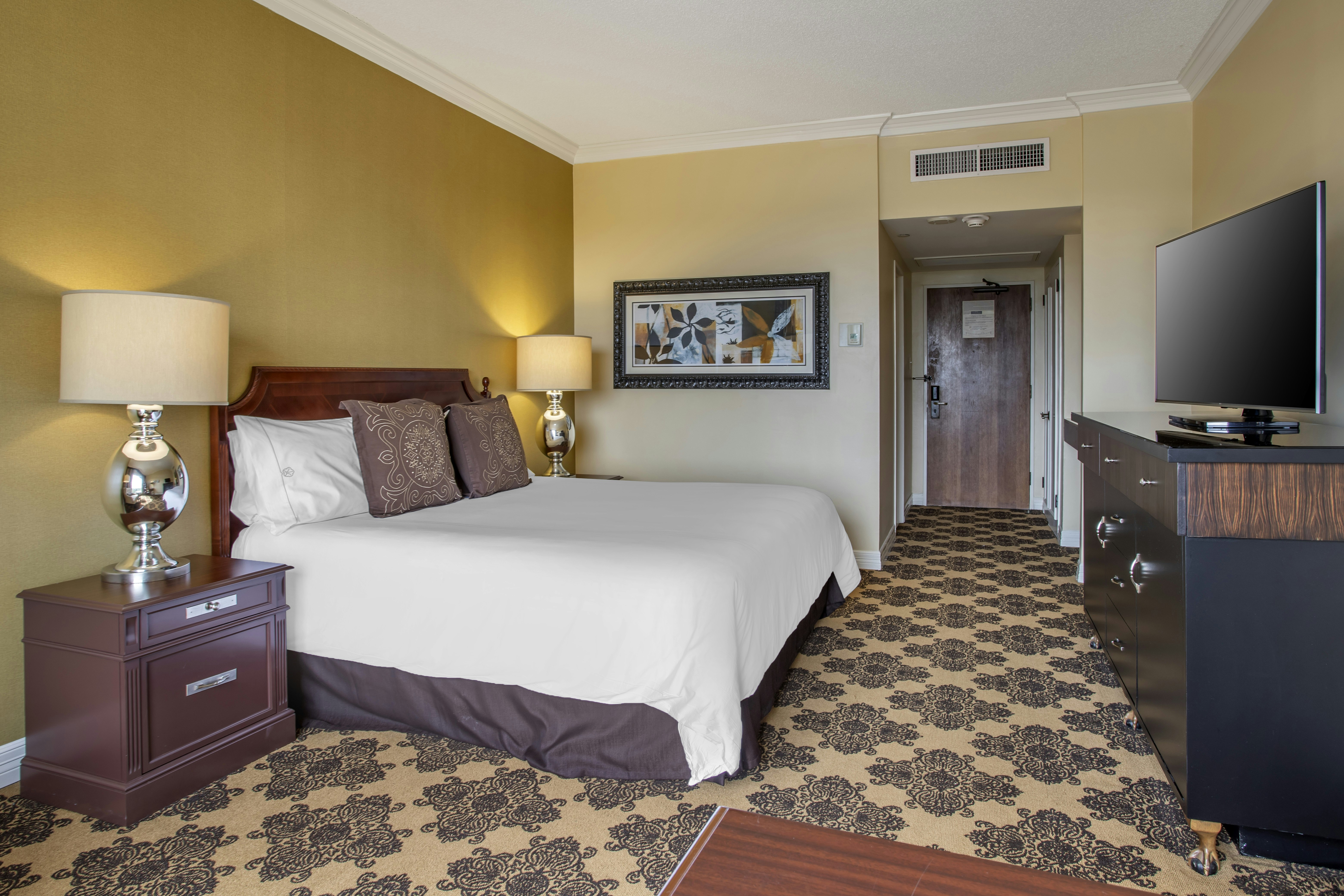 غرفة سيغنتشر بريميير بسرير كينج بإطلالة على المدينة، Omni Houston Hotel 2/3