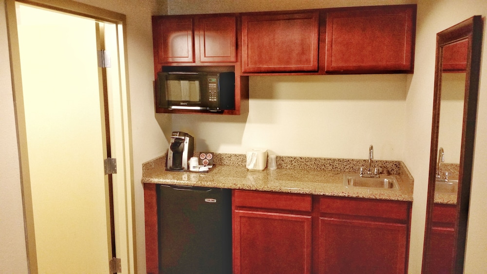 Holiday Inn Express and Suites Port St. Lucie West 19/50