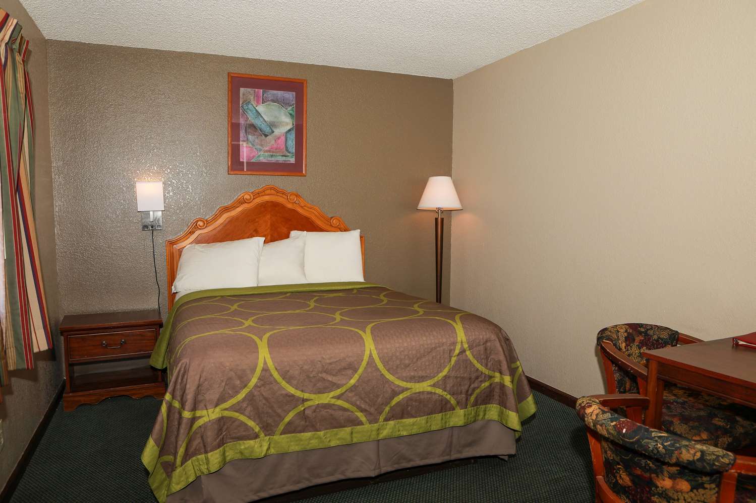 Super 8 By Wyndham Gallup 13/26