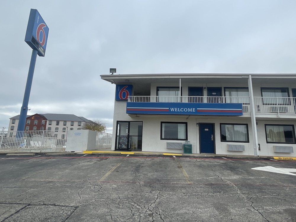 Motel6 Denton, TX - UNT 47/60