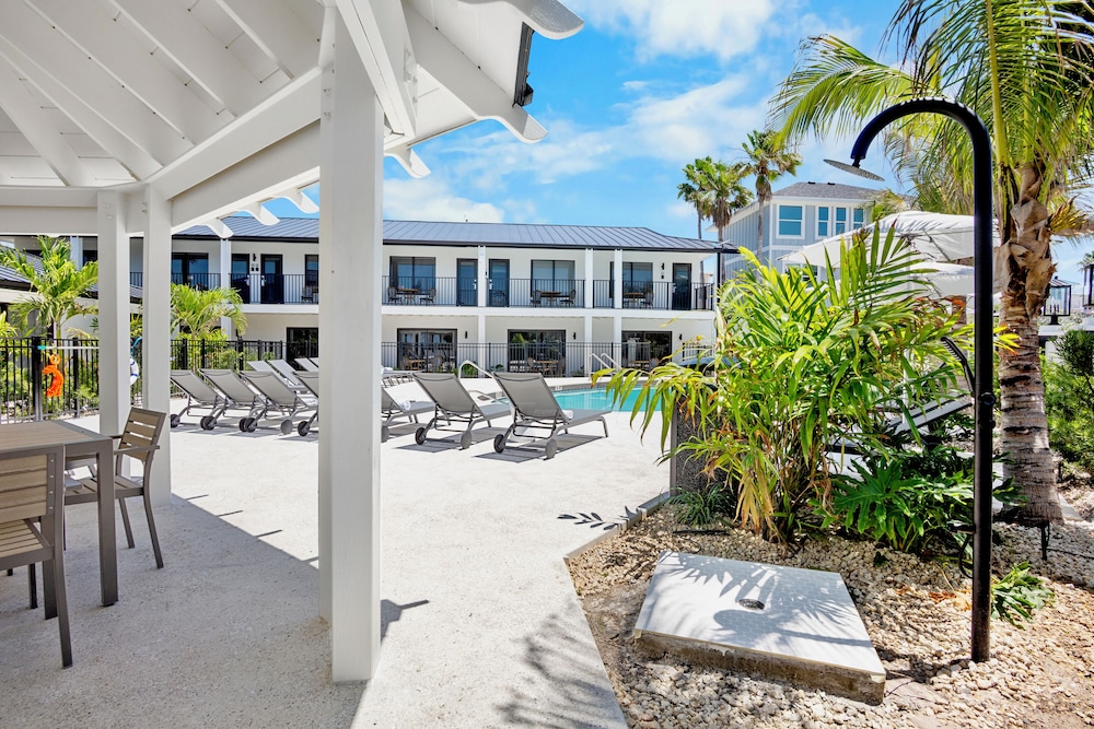 Tropic Isle Beach Resort 30/68
