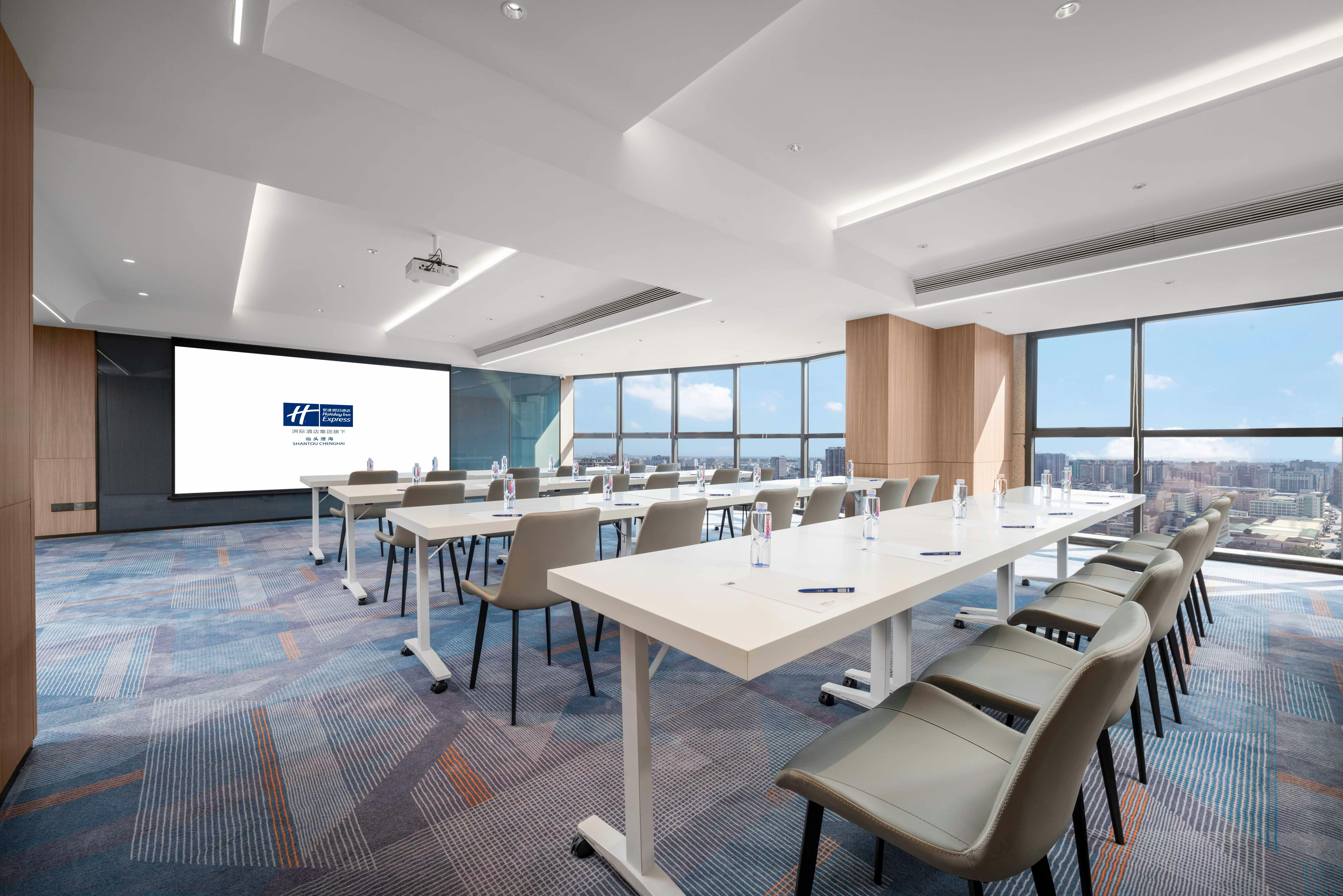 Holiday Inn Express Shantou Chenghai 44/48