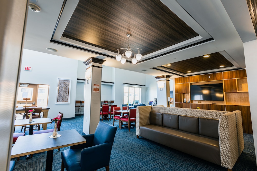 Holiday Inn Express Hotel & Suites Hamburg 38/47