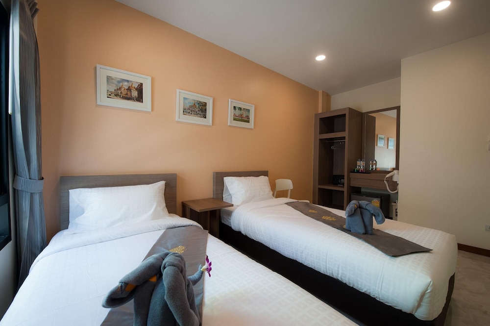 DELUXE, TWIN BEDS