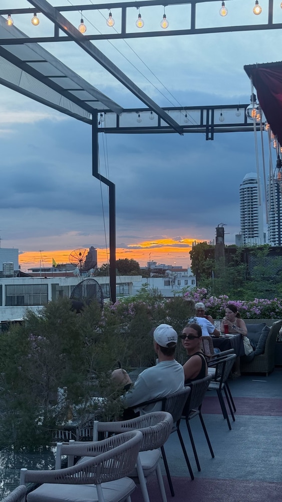 The Gravitique Hotel Khaosan 48/50