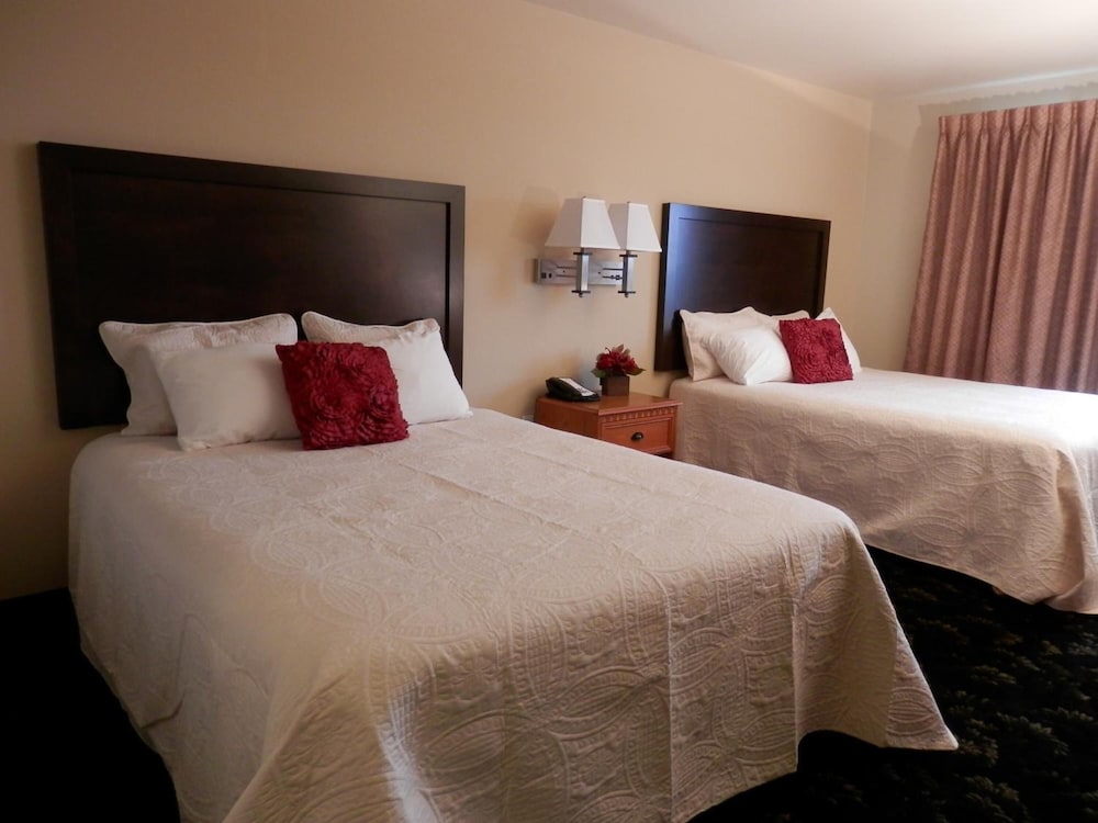Grand View Inn And Suites 15/65