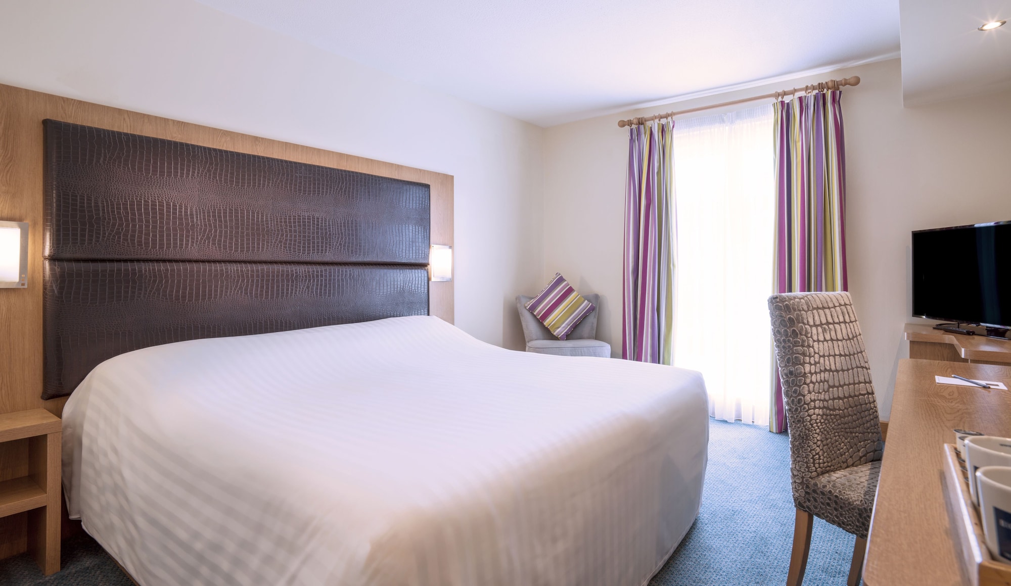ROOM, DOUBLE BED