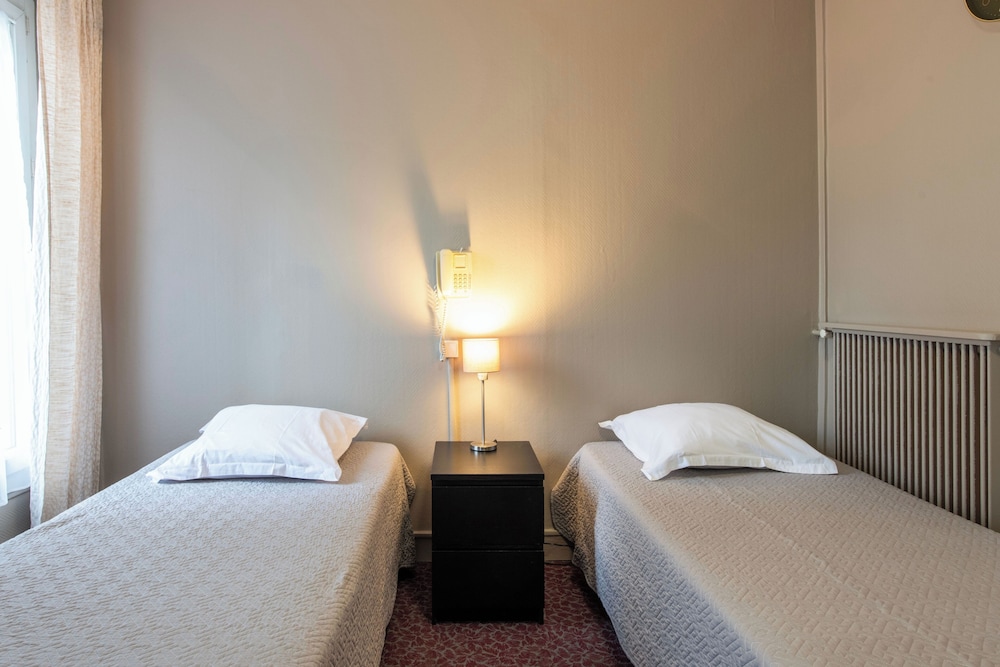 ROOM, TWIN BEDS