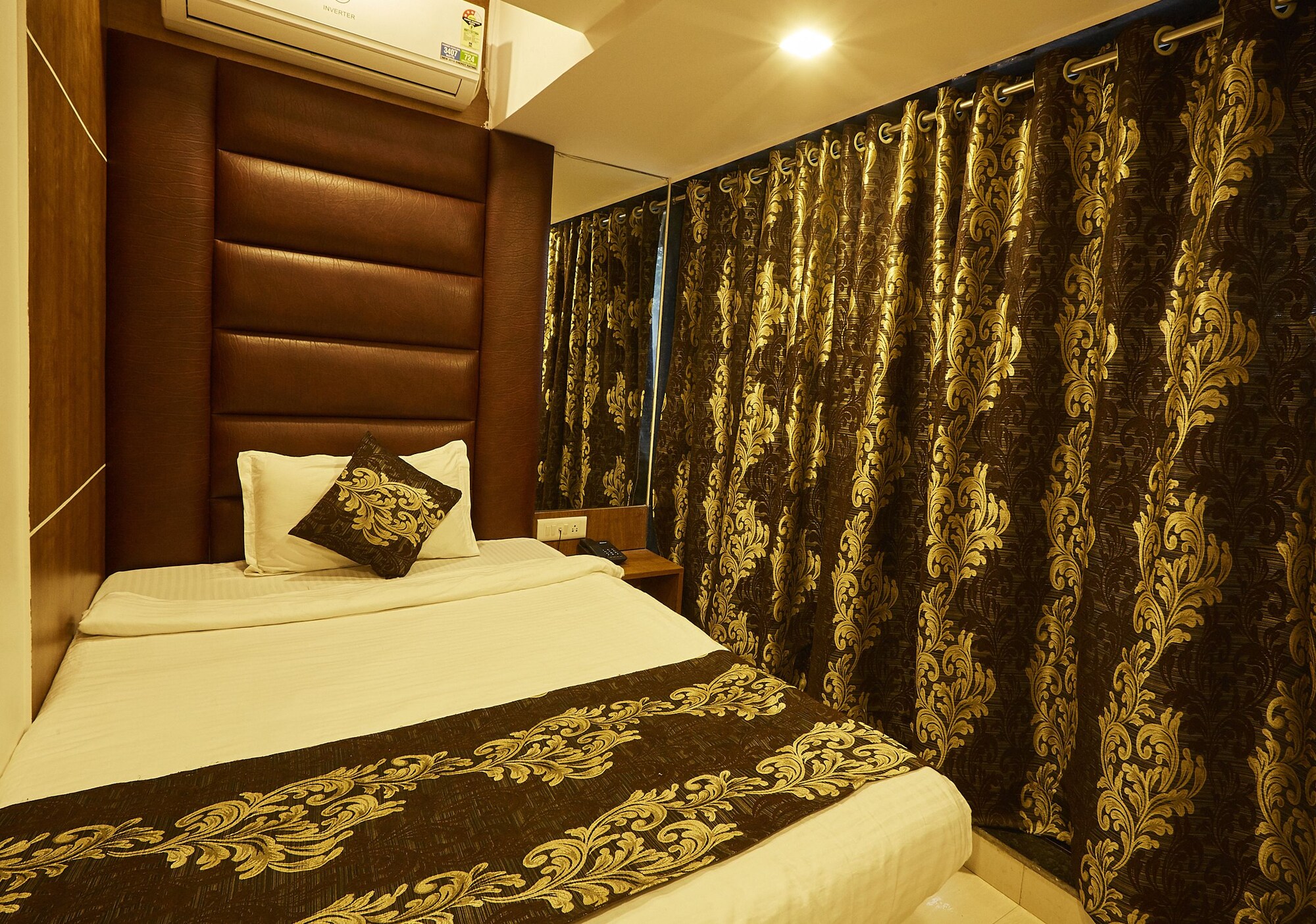 غرفة ديلوكس بسرير مزدوج، Hotel Alibaba Mumbai 5/10