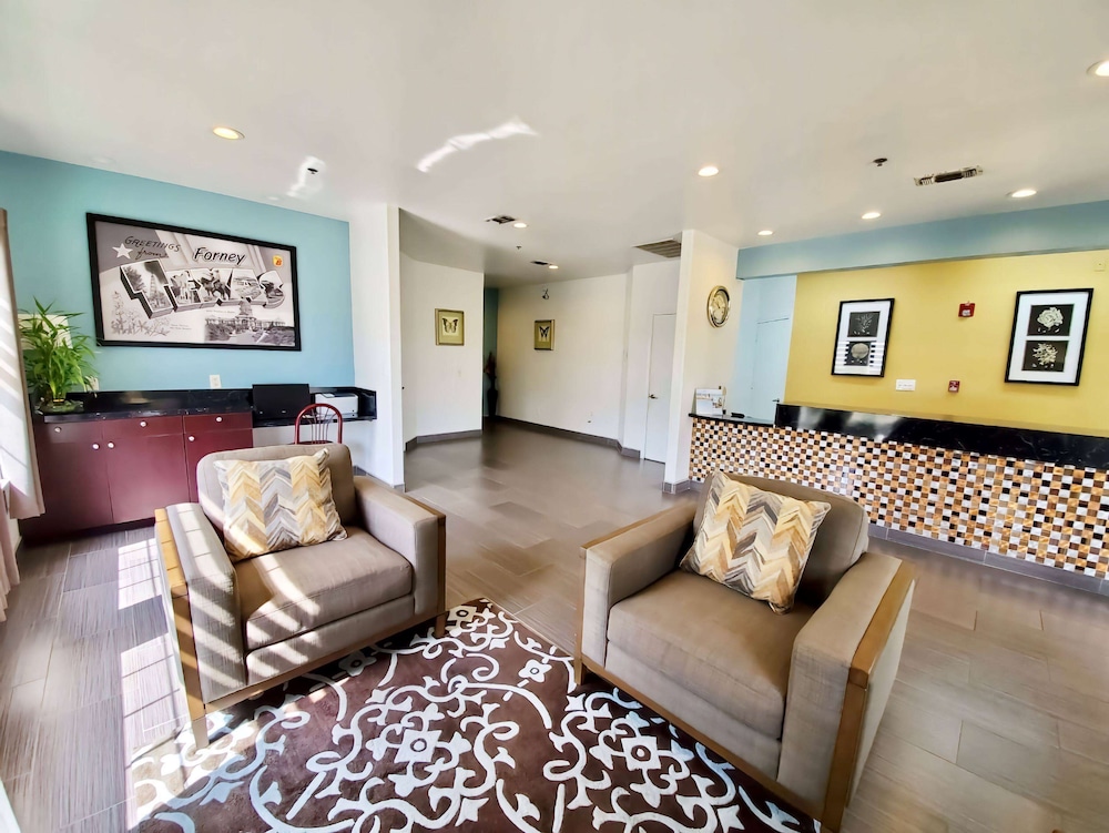 Super 8 by Wyndham Forney/East Dallas 23/27