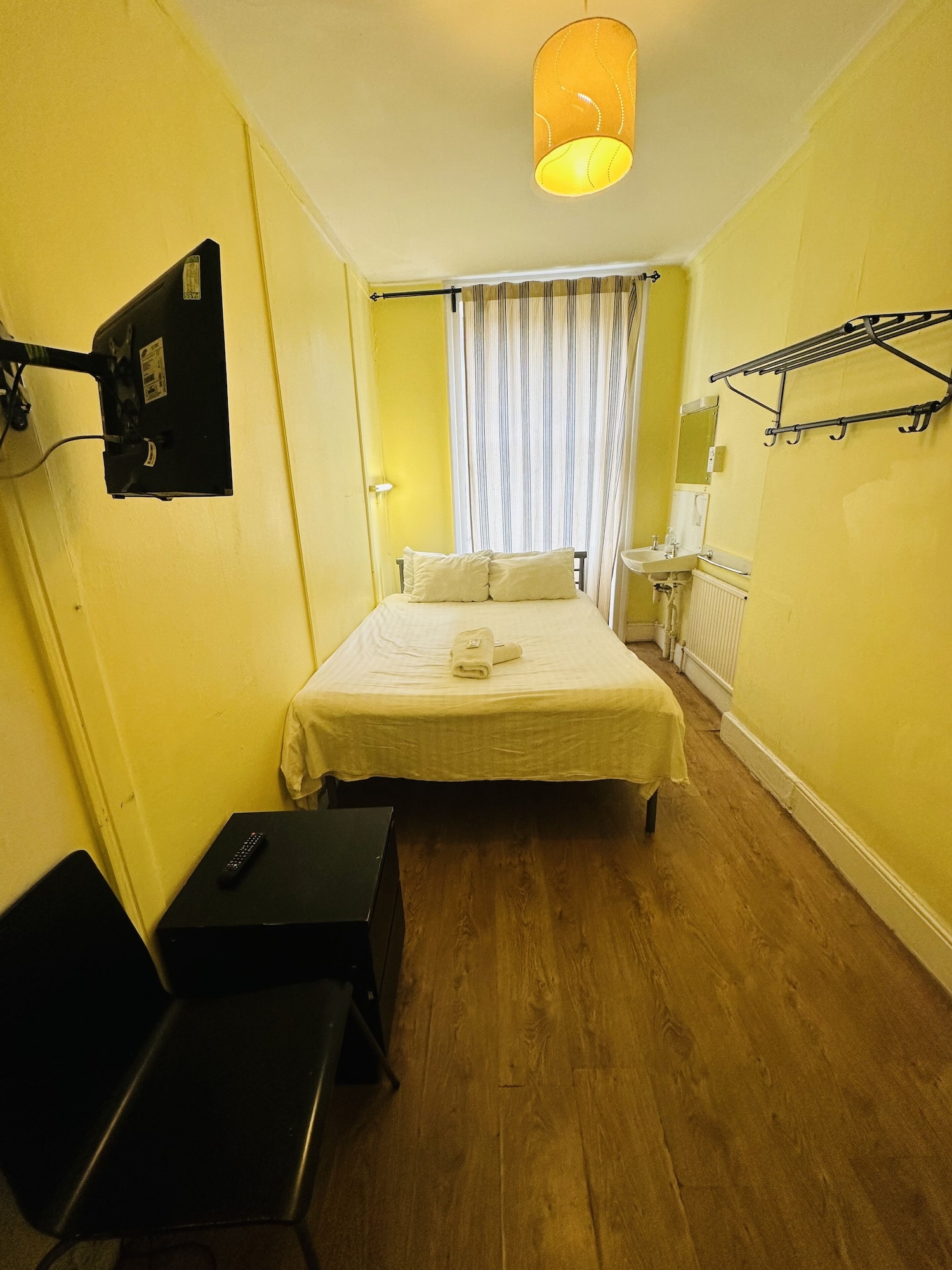 BASIC, DOUBLE BED, SHARED BATHROOM