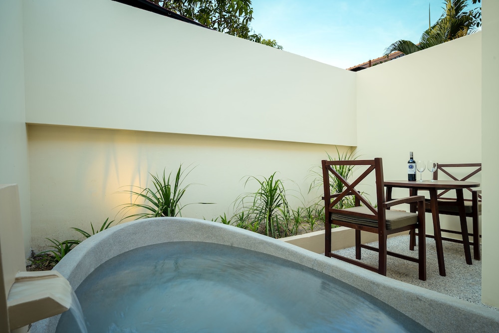 Amatak Boutique Hotel 47/50