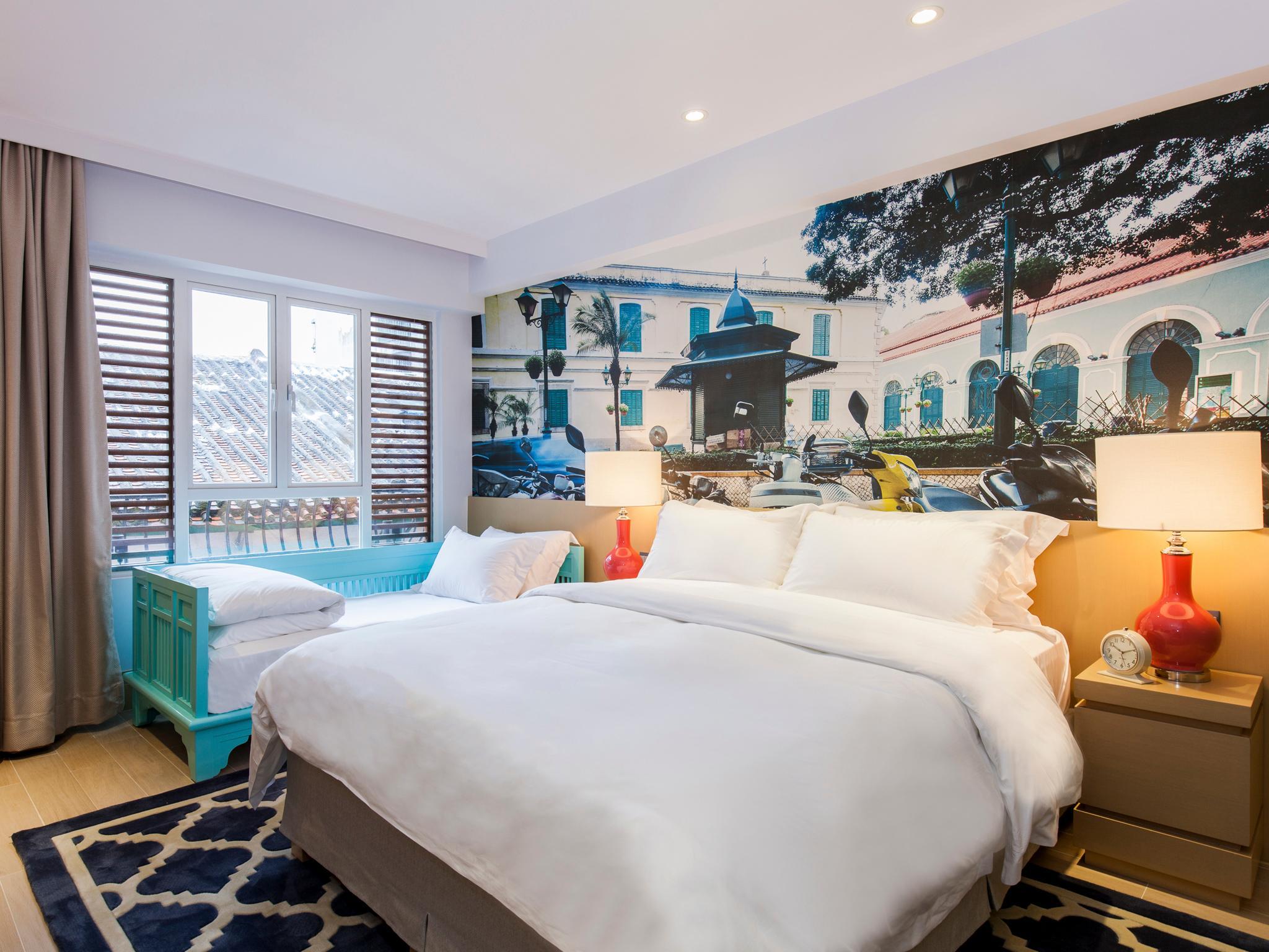 Room, Triple