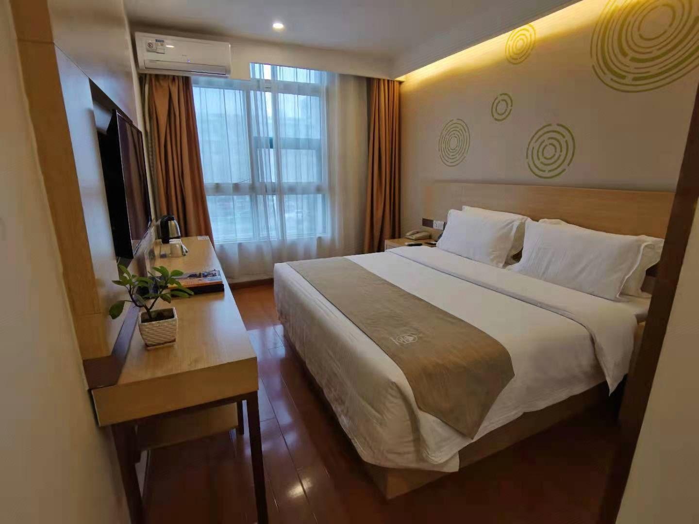 ROOM, QUEEN BED