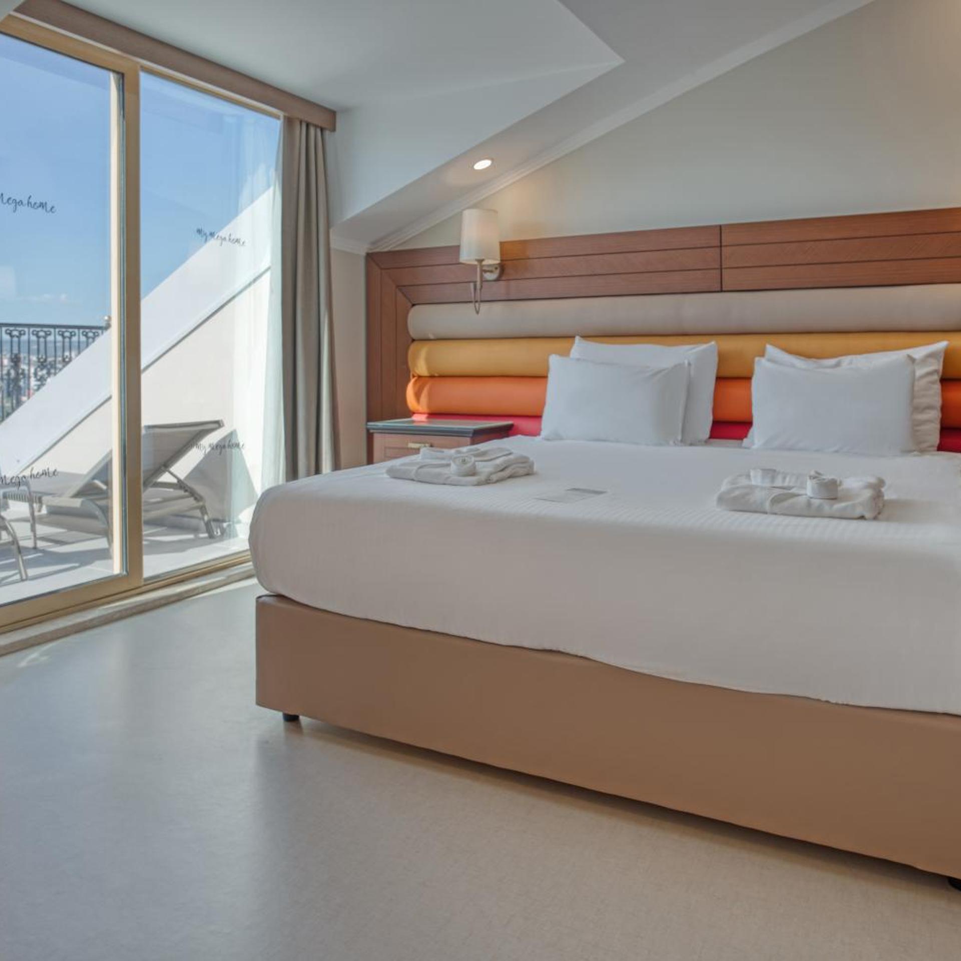 Suite, King Bed, City View, Terrace