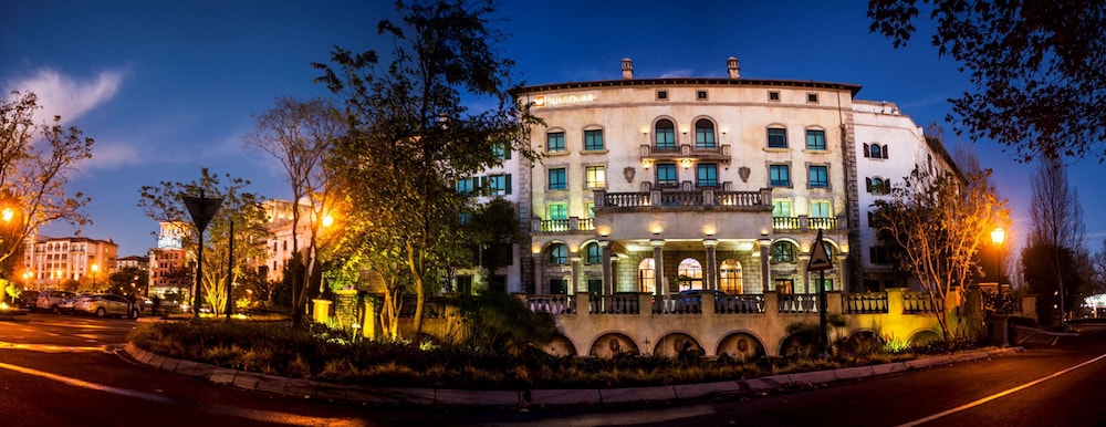 Sunsquare Montecasino 3/66