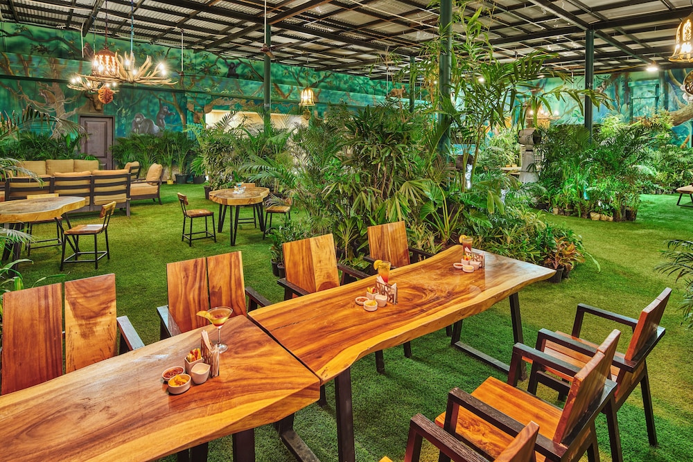 MAYFAIR Lake Resort, Atal Nagar, Raipur 31/50