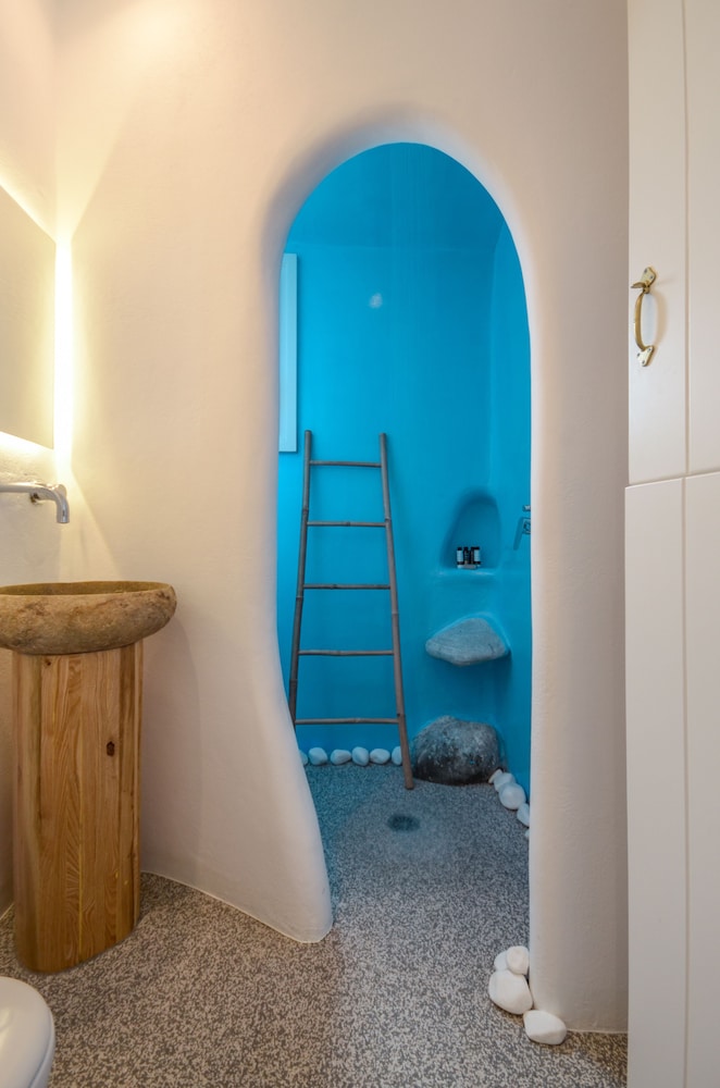 Naxos Euphoria Suites 69/69
