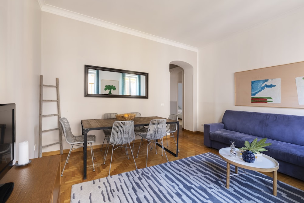 Rome Accommodation Condotti with terrace 23/50