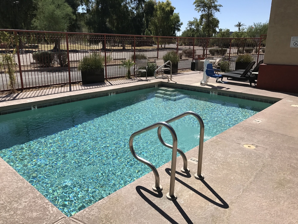 Holiday Inn Express Suites Phoenix Mesa West An Ihg Hotel 16/30