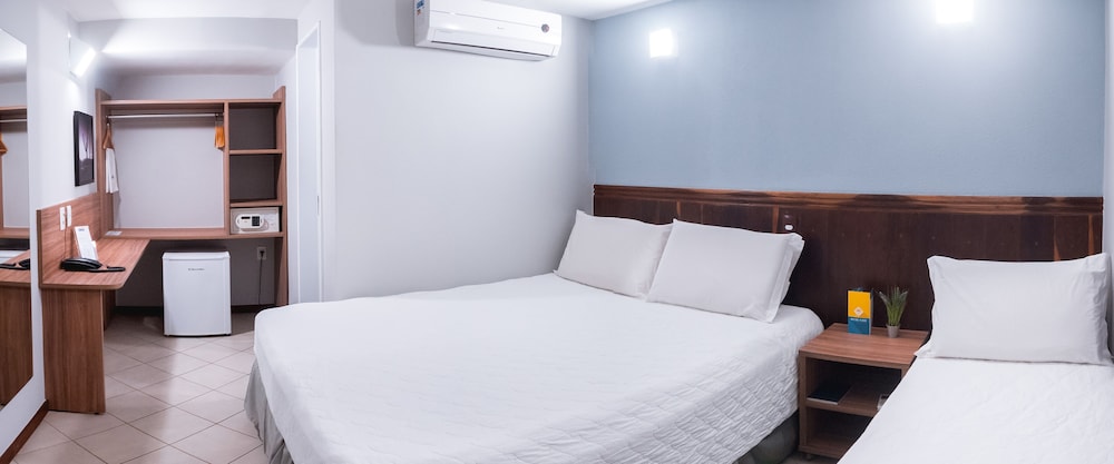 Malibu Plaza Hotel 24/74