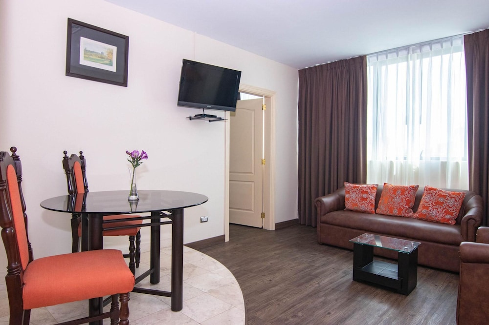 MIRAFLORES COLON HOTEL 29/31
