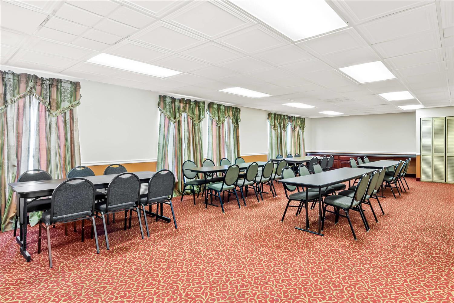 Econo Lodge Mt. Hope - Beckley North 18/28