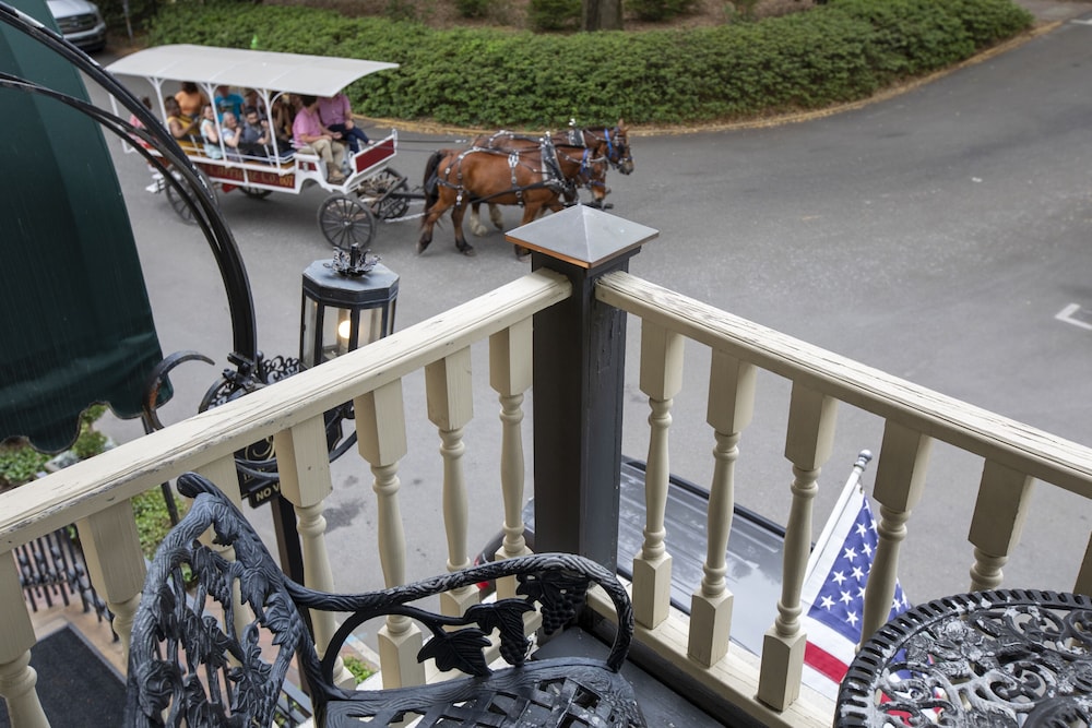 Foley House Inn 67/75