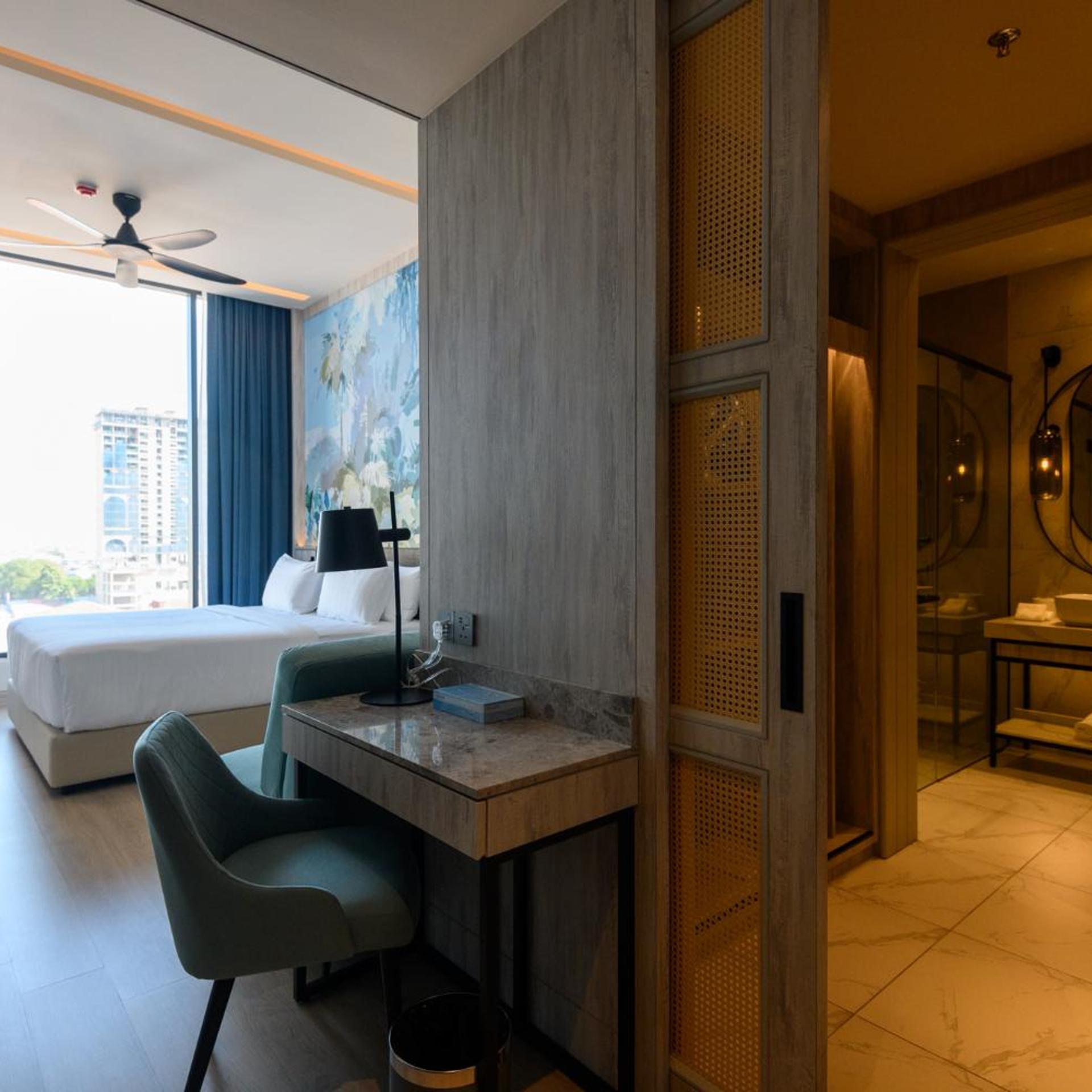 Fifth Avenue Hotel 42/49
