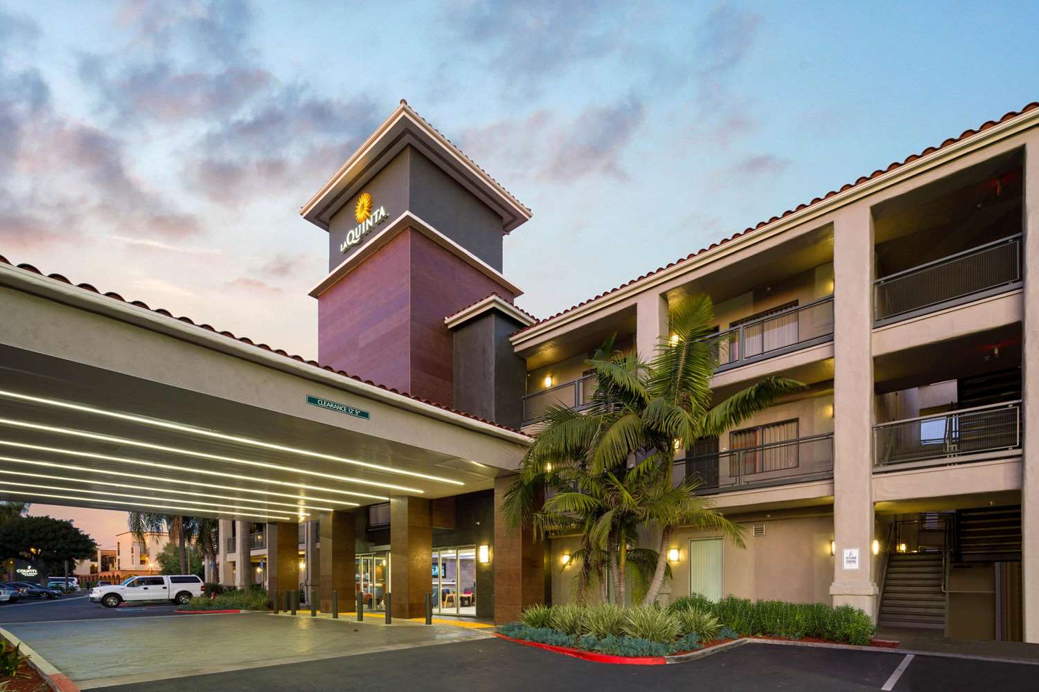 La Quinta Inn & Suites by Wyndham Orange County Airport 47/55