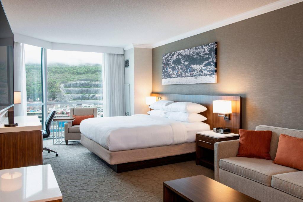 Signature, Club, Leisure, Suite, King Bed, Harbour View, Sofa, Club Lounge Access