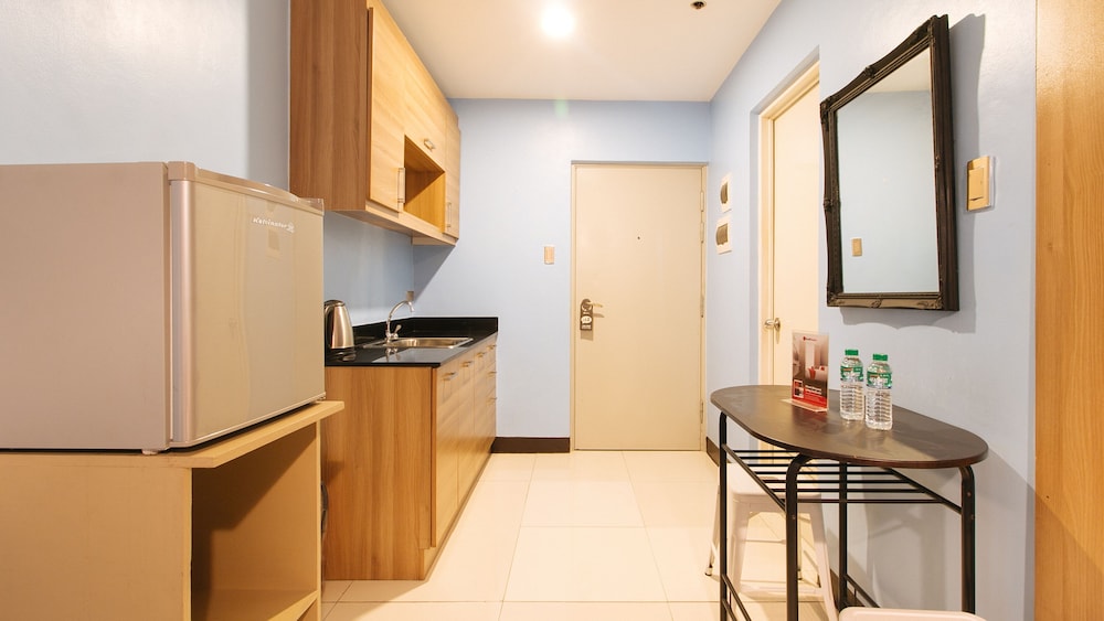 Reddoorz Plus Kamuning Quezon City 48/64