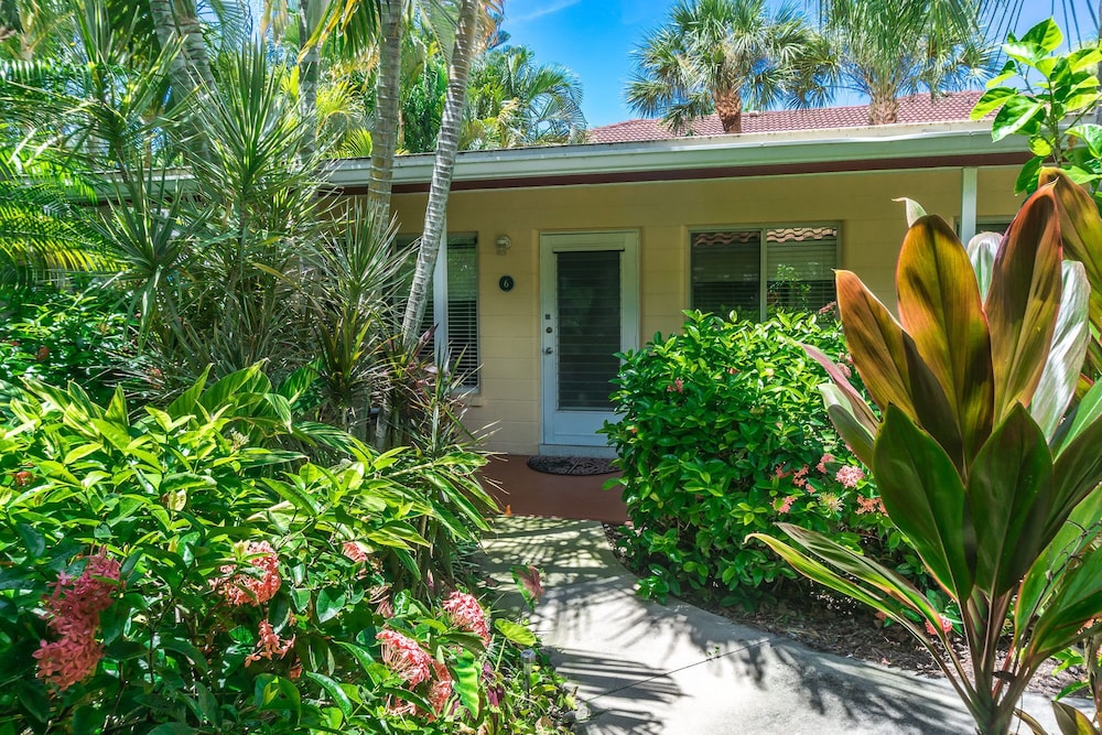Tropical Villas of Venice Beach 4/71