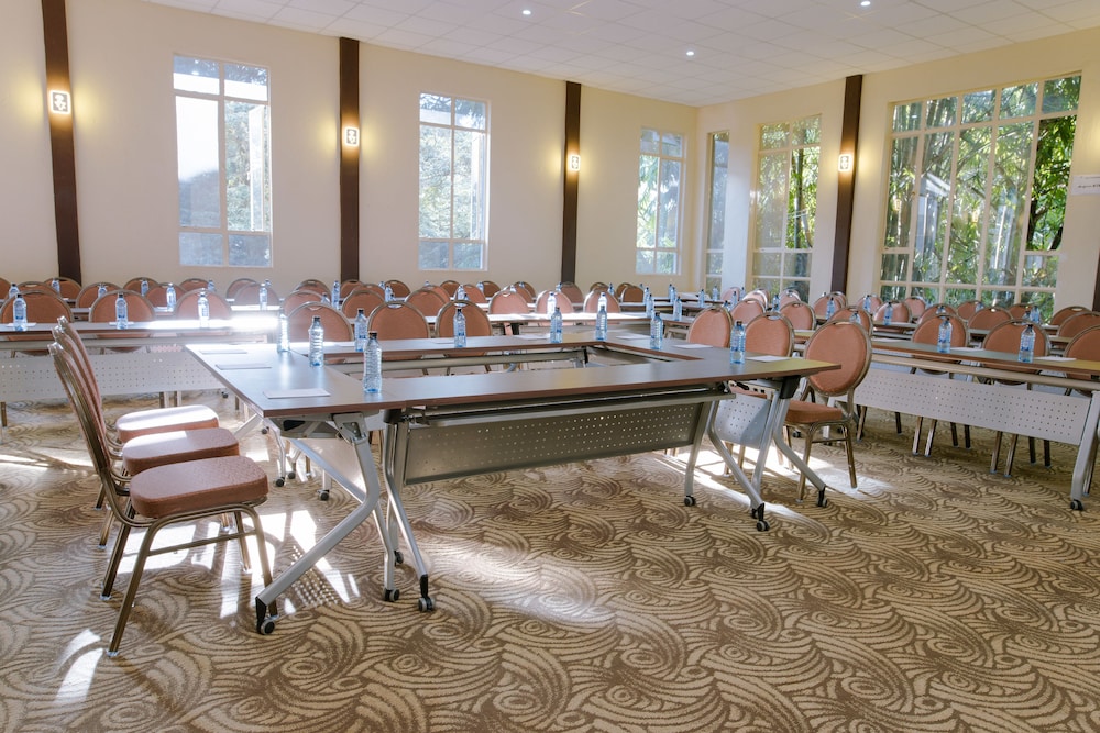 West Wood Hotel 20/32