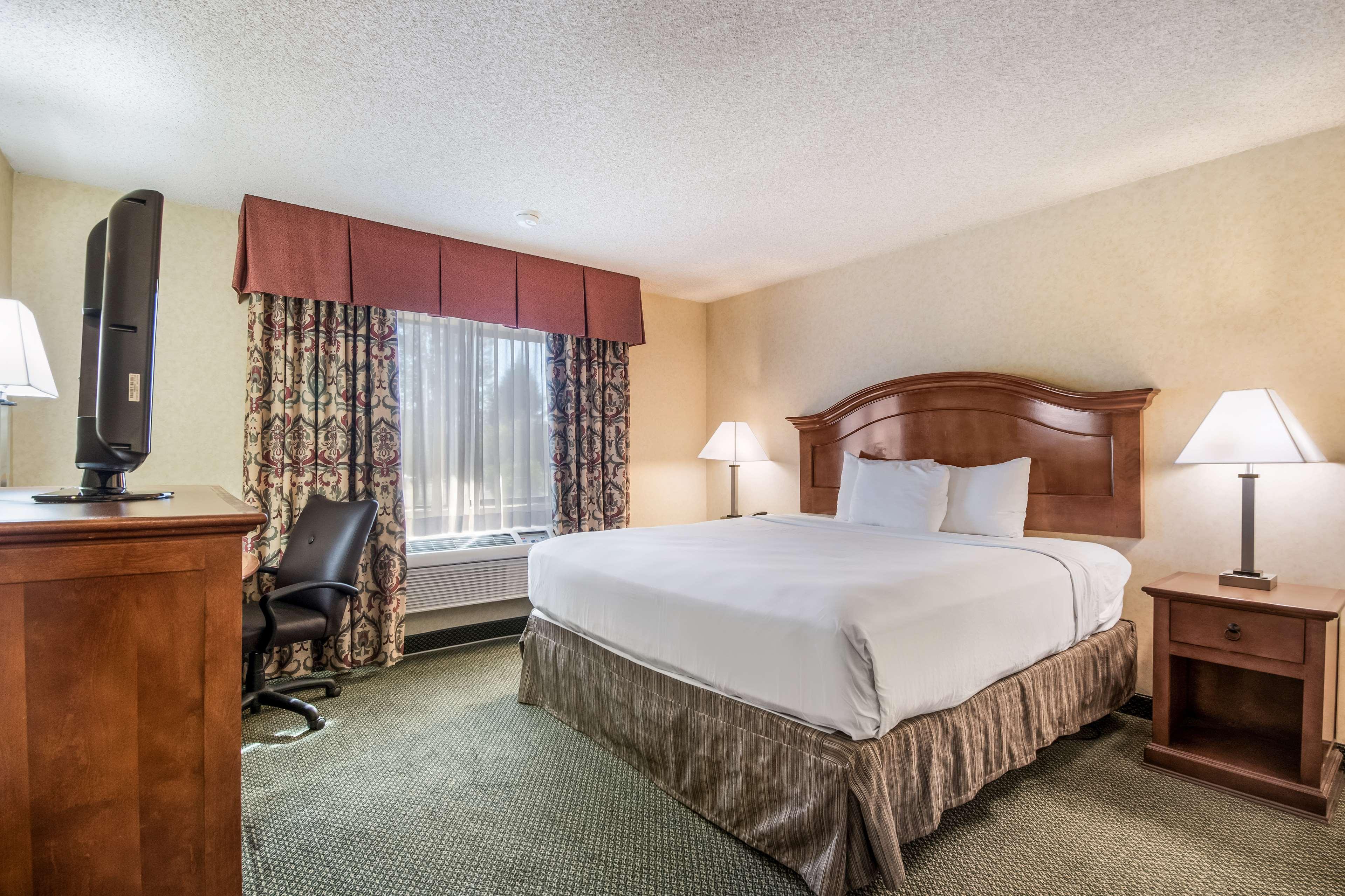 EXECUTIVE, SUITE