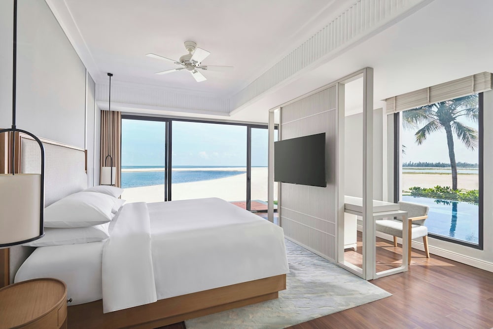 فيلا بسريرين مزدوجين بإطلالة على البحر بـ3 غرف نوم بمسبح خاص، Renaissance Hoi An Resort & Spa 2/10