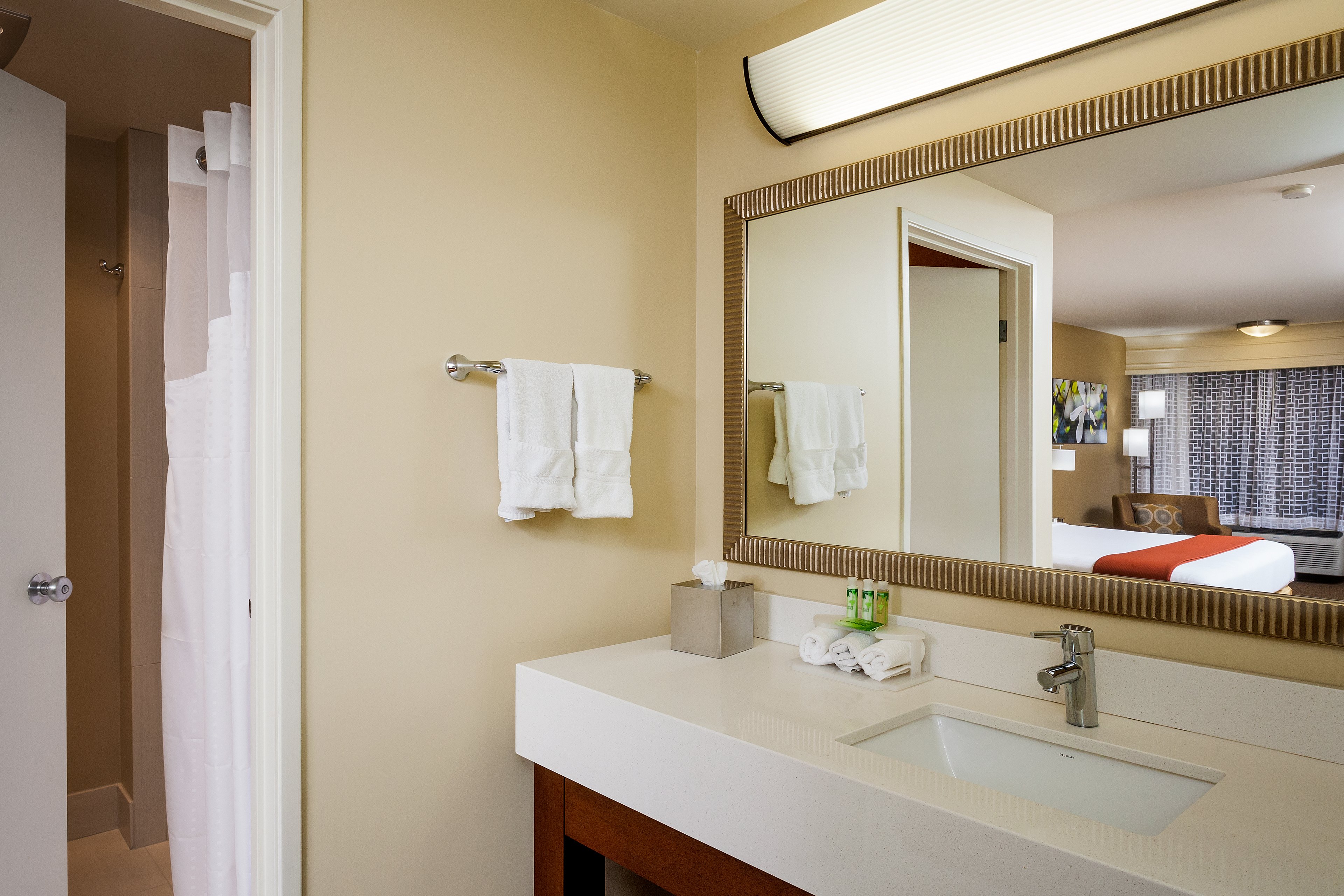 Holiday Inn Express Simi Valley 60/60