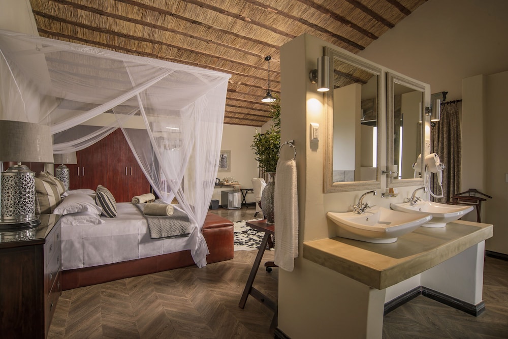 Becks Safari Lodge 23/77