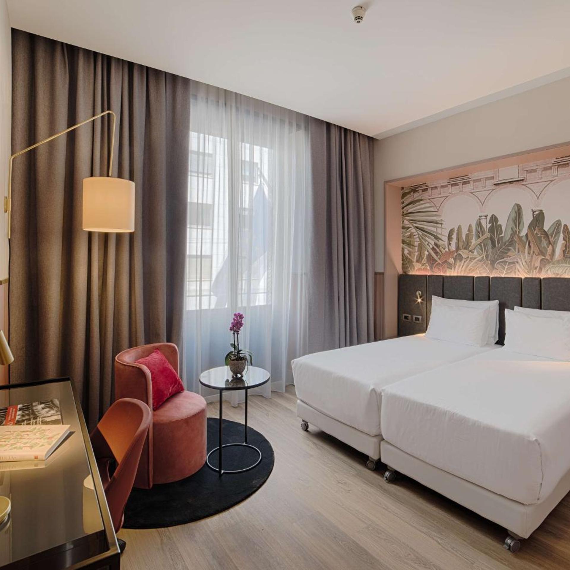 Deluxe, Double or Twin Bed