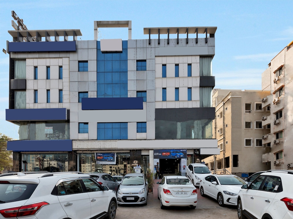 Oyo 12384 Hotel Serene Majestic 17/18