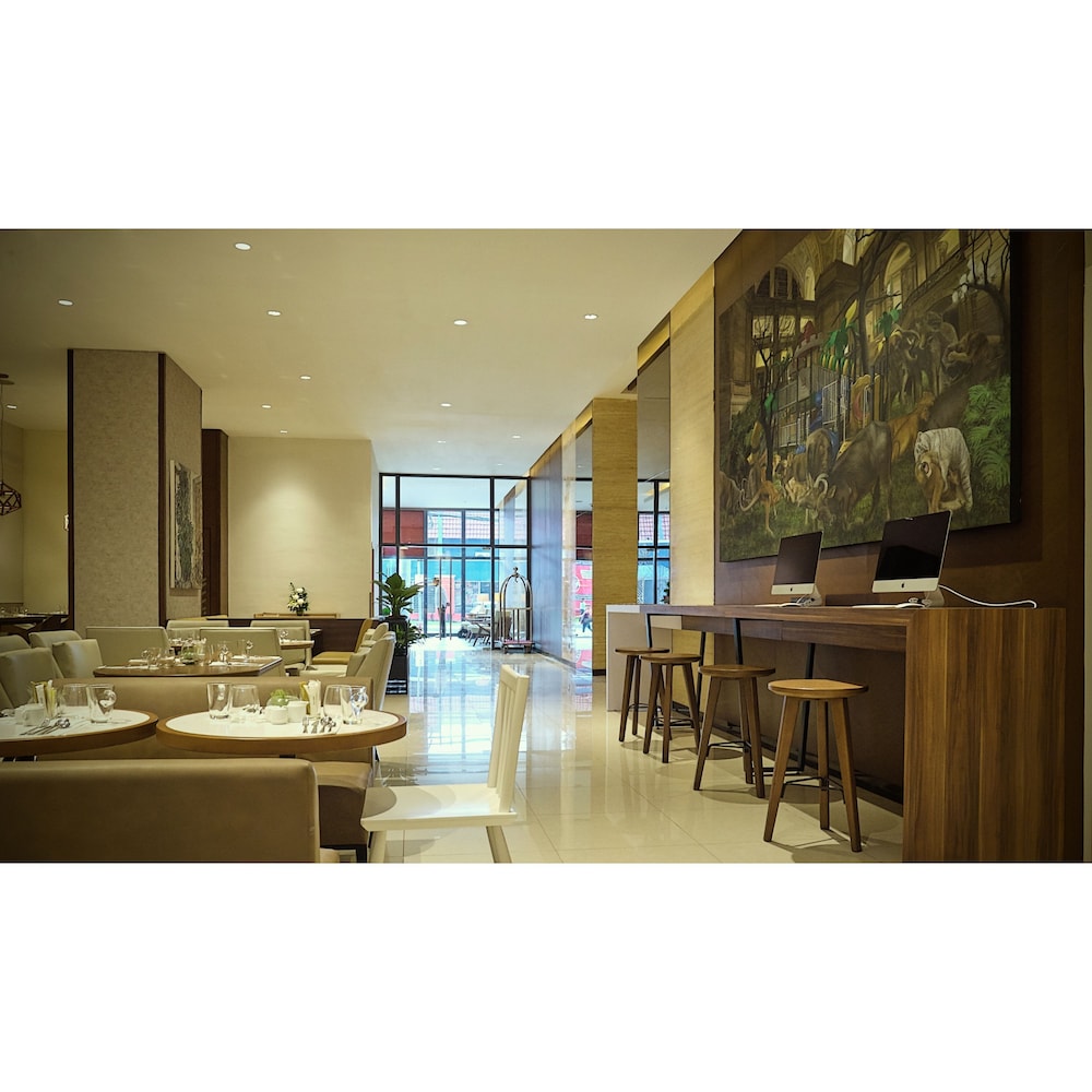 Summit Hotel Greenhills 41/61