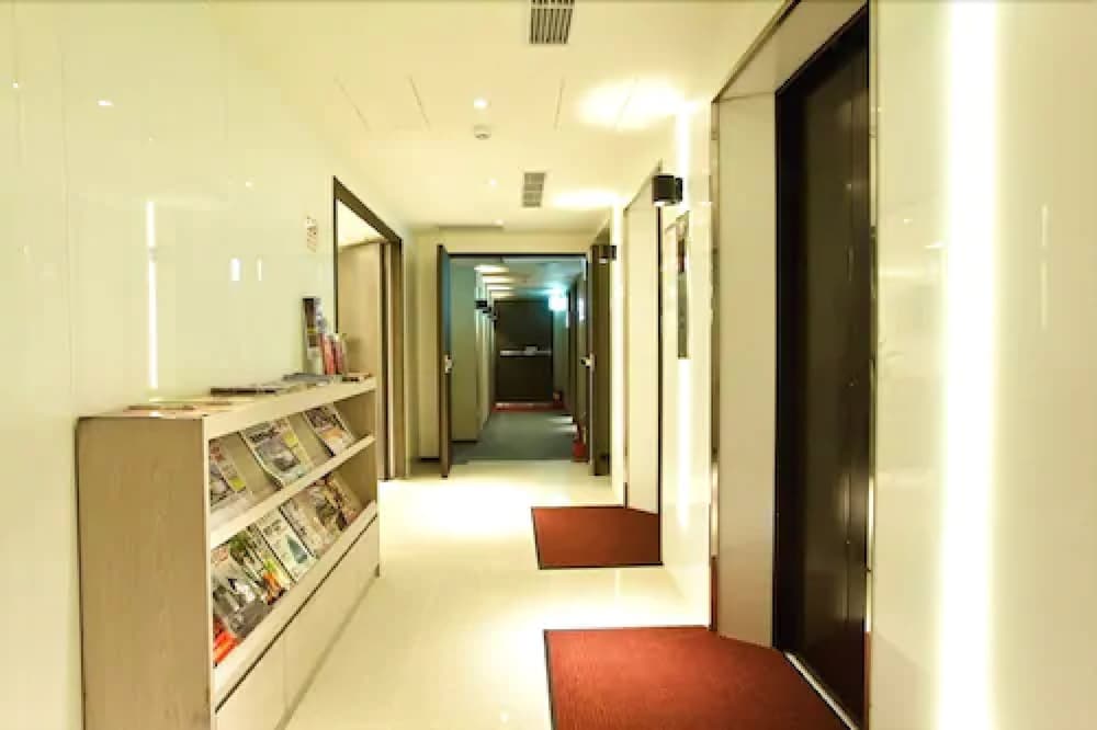 E House Hotel 48/65