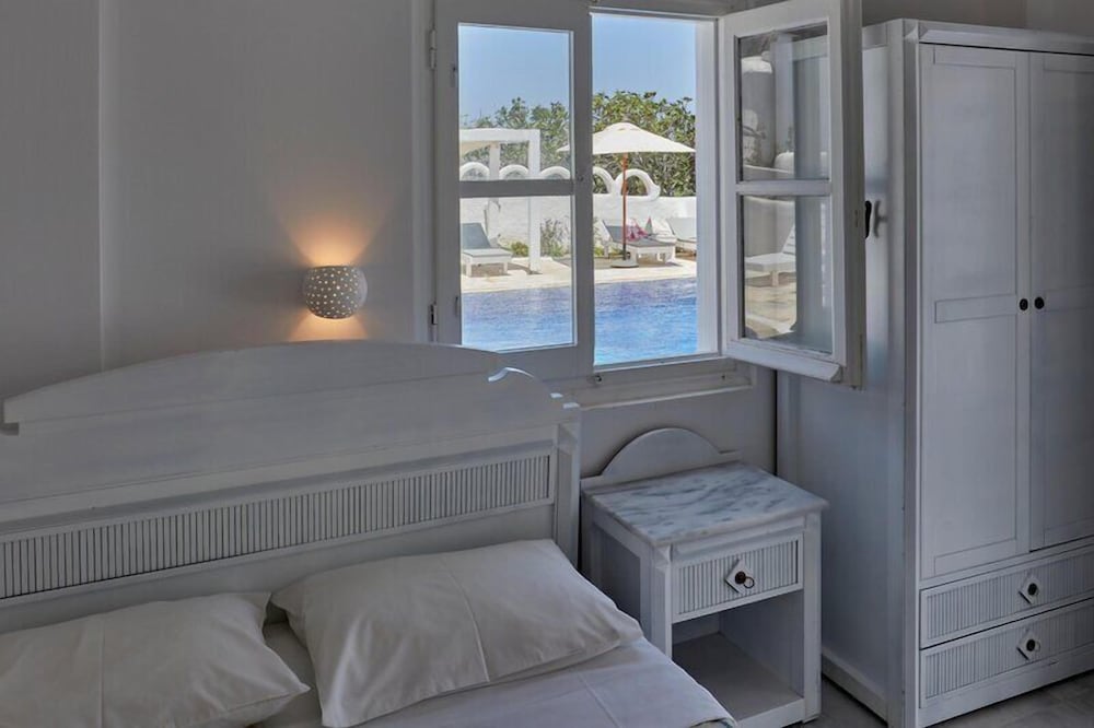 Standard, Queen Bed, Terrace or Patio