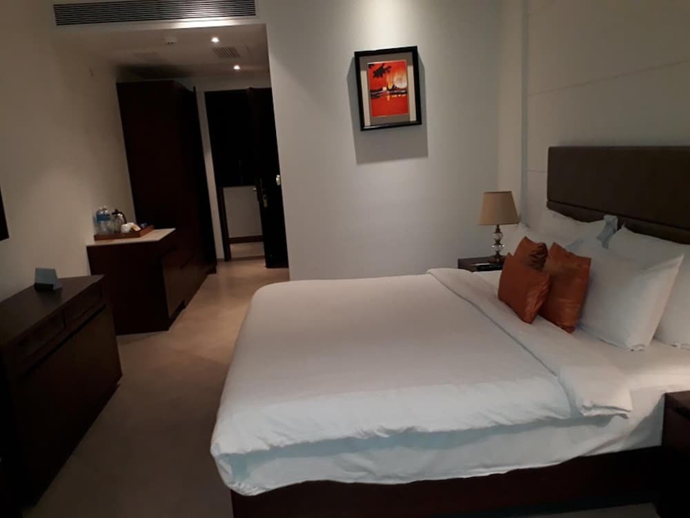 Lemon Tree Hotel Candolim Goa 12/25