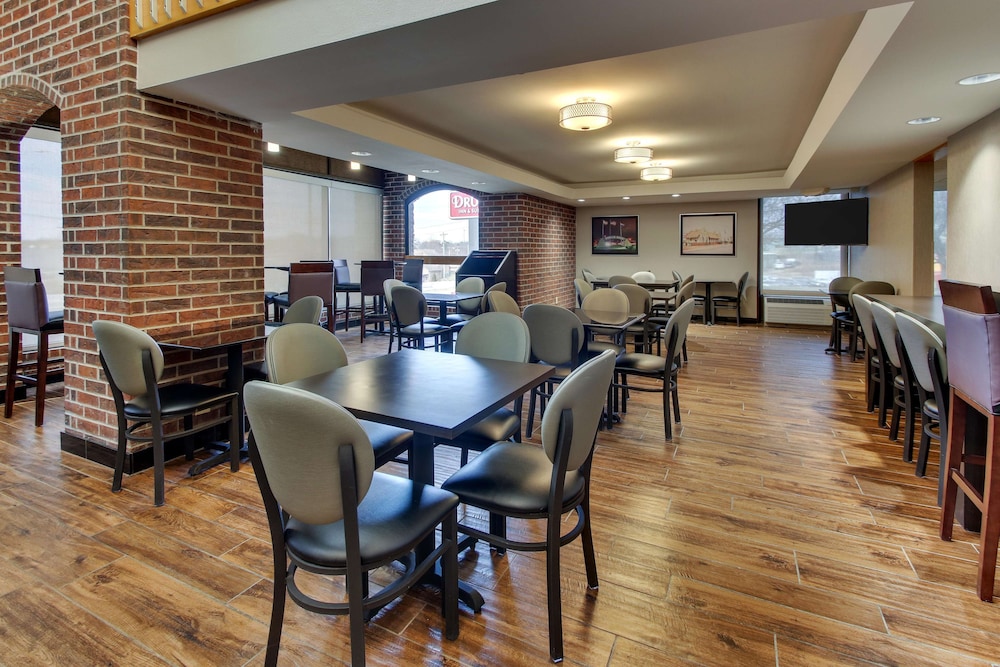 Drury Inn and Suites Poplar Bluff 38/48