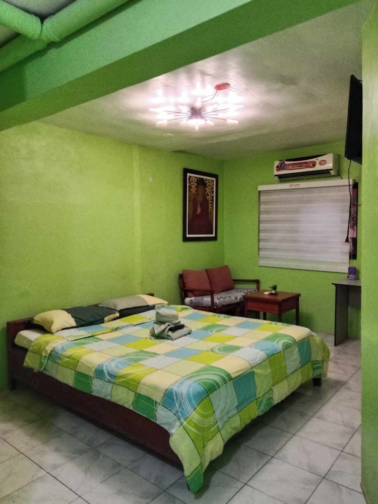 1St Street Park Apartelle 20/55