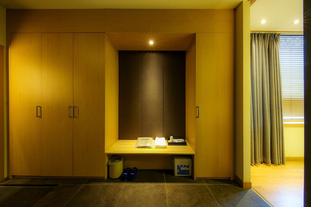 Hotel Food & Tour 28/50