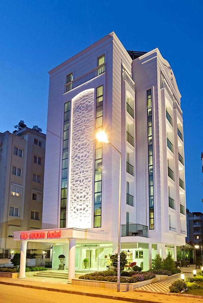 The Room Hotel & Apartments 8/63